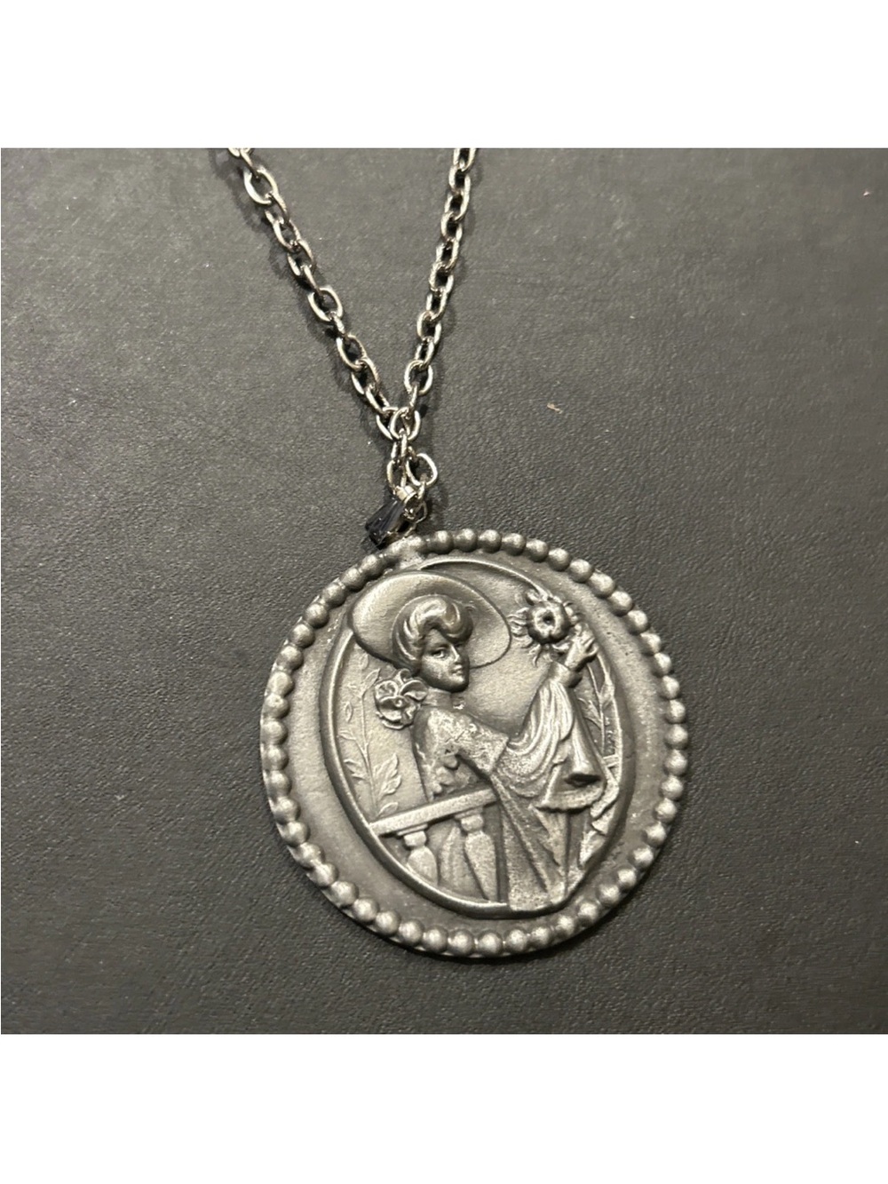 Vintage-Silver Medallion Pendant Necklace - Silver